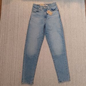 New Levi’s High-Waisted Mom Jeans Light Wash Cotton Blend Women’s Size 24 NWT